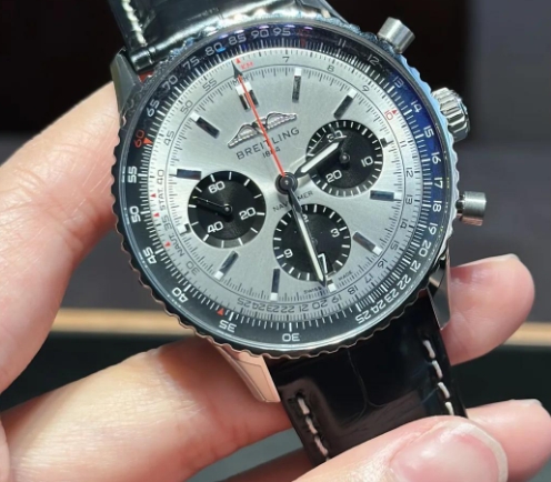 ナビタイマー vs 機械式クロノグラフ：ブライトリングどちらが優れている？