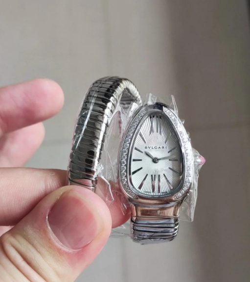 蛇の優雅さ ブルガリスーパーコピー レディース時計 セルペンティ