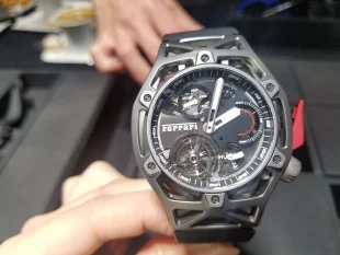 新作 ウブロコピー時計テクノフレーム フェラーリ トゥールビヨン クロノグラフ チタニウム 408.NI.0123.RX