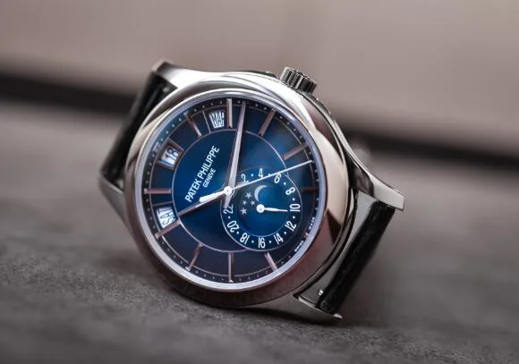 パテックフィリップスーパーコピー時計5205G 年次カレンダー実用性の高