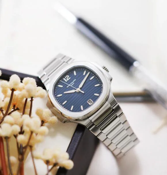 パテックフィリップ8角形ノーチラス ブルー文字盤ステンレススチール7118/1A-001