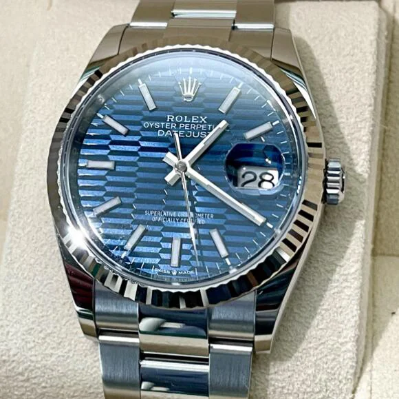 ブライトブルーロレックスデイトジャスト女性用126234