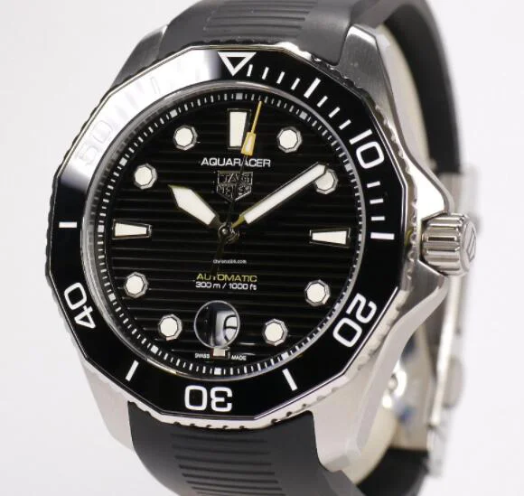 タグホイヤーコピーN級品アクアレーサー プロフェッショナルブラックラバーWBP201A.FT6197