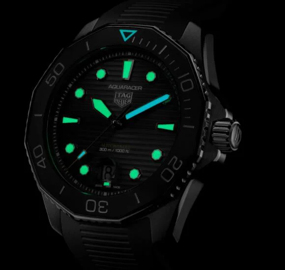 タグホイヤーコピーN級品アクアレーサー プロフェッショナルブラックラバーWBP201A.FT6197