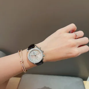 オメガの新型スピードマスターダブルベゼル がデビュー37.5mm O221B360