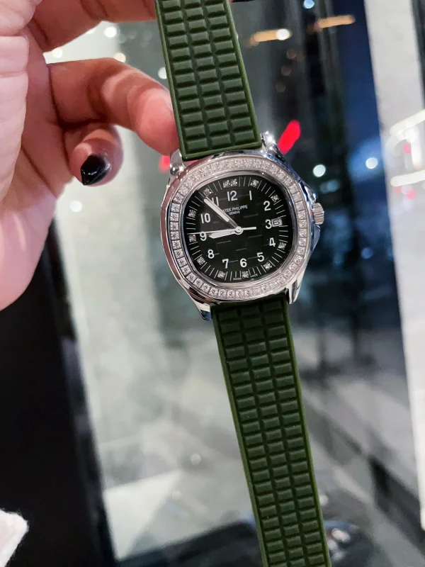 高級感パテック フィリップアクアノート N級品ミネラルガラスミラー2928P902