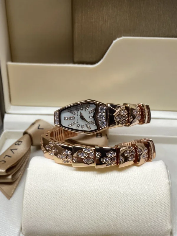 ブルガリ セルペンティ クォーツ 天然マザーオブパールブラックエナメル3788BV12[7]