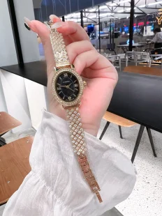 レディース シャネル フルダイヤモンド ブレスレットブランド時計N級品 7802C32