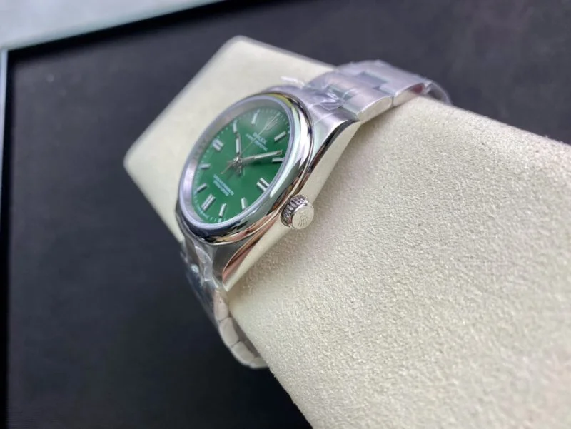 グリーン ロレックス 激安 通販 オイスターパーペチュアル 126000 新色登場[4]