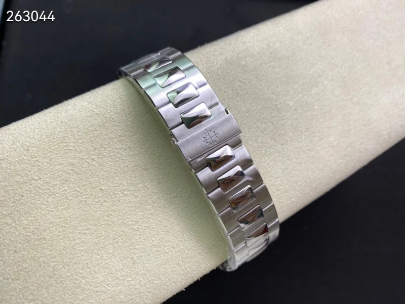 パテック・フィリップコピー時計 ノーチラス 5711/1300A-001 グリーン ジェム・セッティング 丹東CAL.324[6]