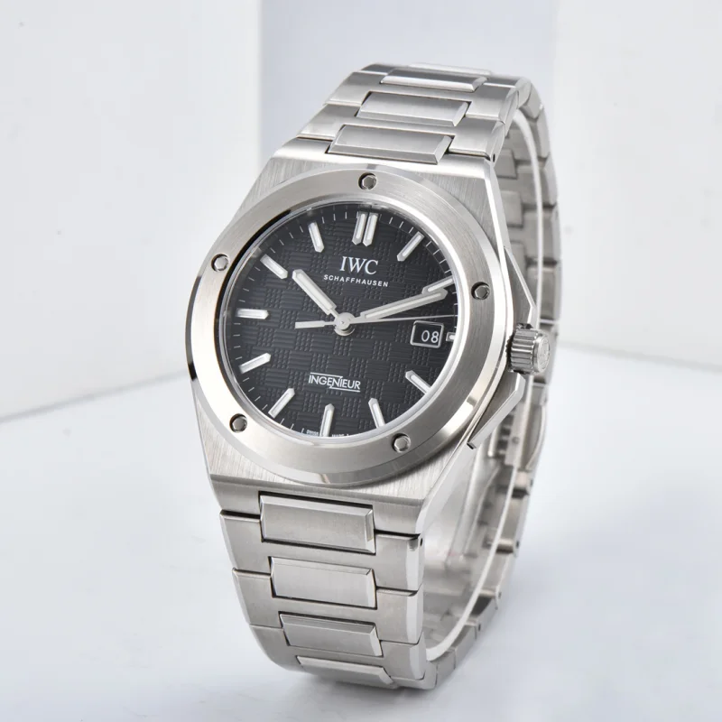 高級時計IWC インヂュニア スティール 40mm ブラックダイヤルIW182692[1]