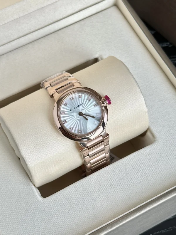 相当安値 ブルガリ コピー時計 ルチェアモダンな女性らしさの魅力A012082