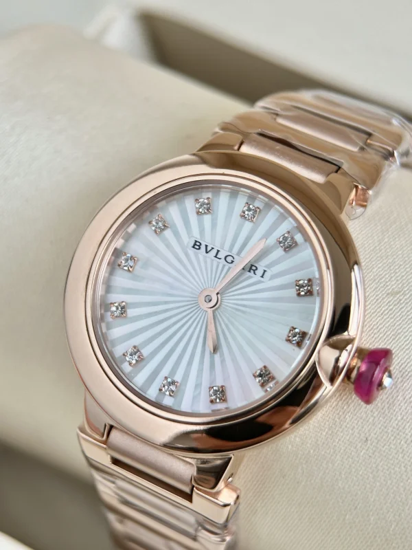 相当安値 ブルガリ コピー時計 ルチェアモダンな女性らしさの魅力A012082[1]