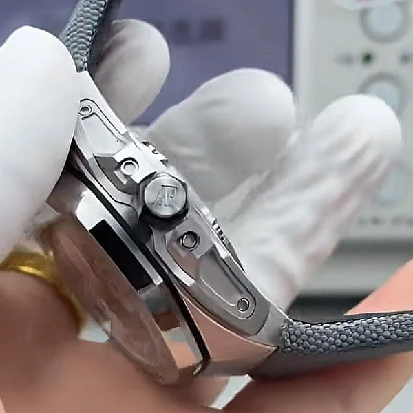 オーデマ ピゲ Ref. 26656TI.GG.D019VE.01ロイヤル オーク トゥールビヨン “コンパニオン” 高級腕時計[4]