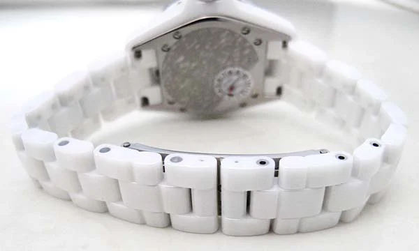 偽物CHANELシャネル時計 スーパーコピーホワイトセラミックJ12 33 H0968