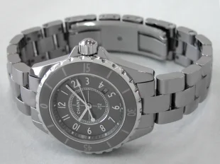 シャネル J12　クロマティック 33mm　チタンセラミック グレー H2978 時計