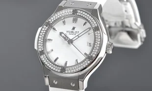 ウブロ フュージョン ジルコニウム 561.ZW.2010. RW.1104 時計